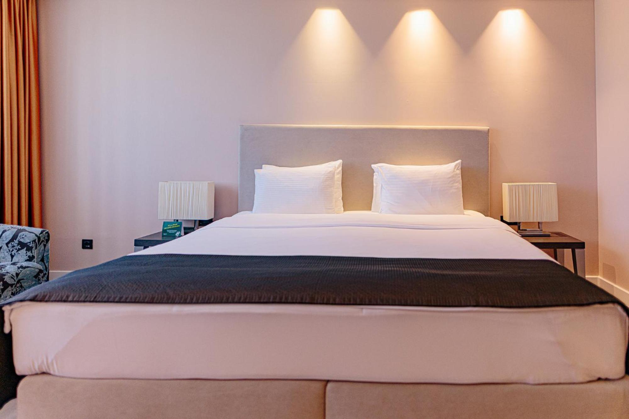 Hotel By Ihg
