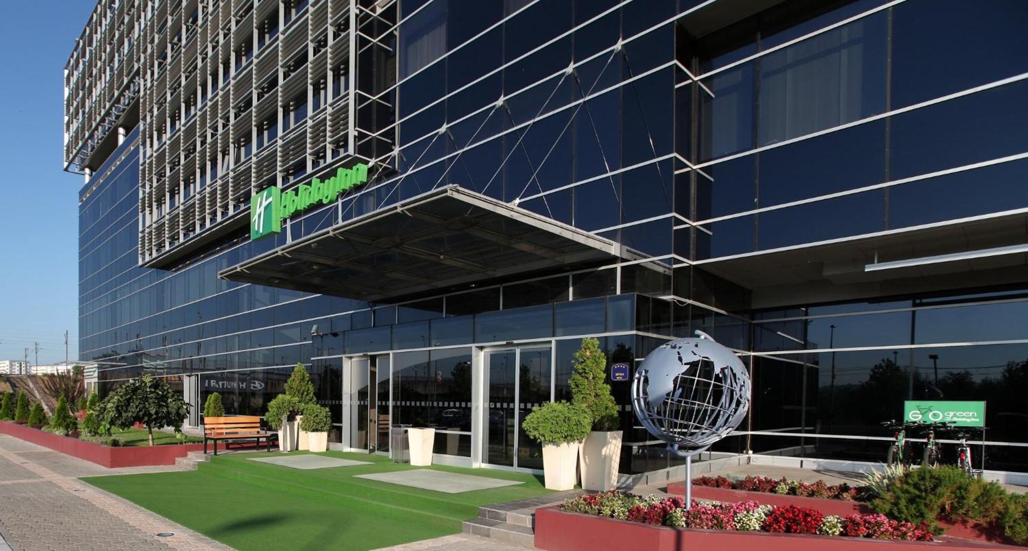 Hotel By Ihg